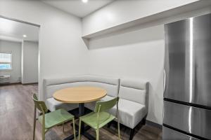 Deluxe King Suite room in Seaport Suites