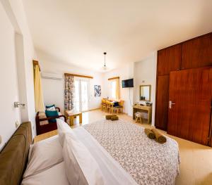 Double Room with Garden View room in Anna Ageliki