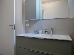 FARO DELLESTATE delizioso BICAMERA con POSTO AUTO dietro la SPIAGGIA