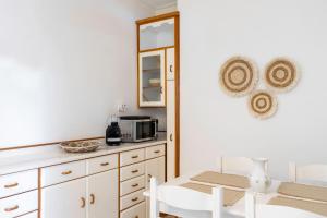 Charming 2 BR Apt with Acropolis View in Athens