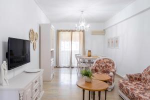 Charming 2 BR Apt with Acropolis View in Athens