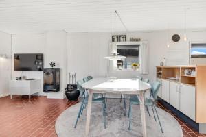 Beautiful Home In Pandrup With 2 Bedrooms And Wifi