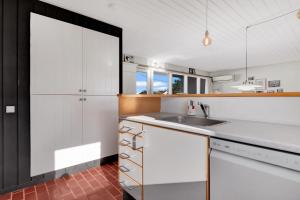 Beautiful Home In Pandrup With 2 Bedrooms And Wifi