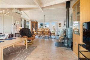 Lovely, Authentic Holiday Home 350 Meters From The Beach