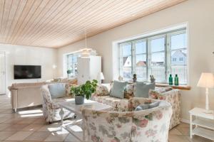 Unique Holiday Home Located On Norgesvej 8