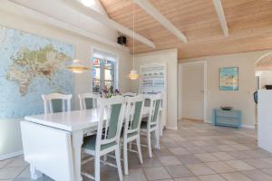 Unique Holiday Home Located On Norgesvej 8