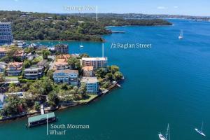 360 Waterfront near Taronga Zoo Sydney with BBQ, Pool & Parking