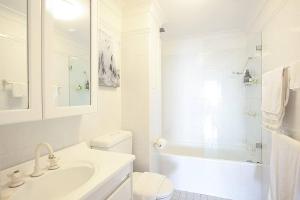360 Waterfront near Taronga Zoo Sydney with BBQ, Pool & Parking