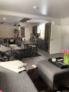 Talo Pyhä-Häkin kansallispuiston kupeessa - Pyhäjärvi