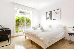 Luxury & Sunny Apartment with Breathtaking View in Marbella East