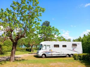 Campings Les Auzerals camping du lac : photos des chambres