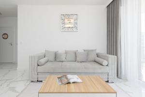 Praga Arte Apartments with Parking & Balcony by Renters