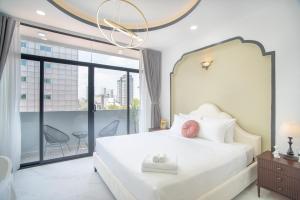 Căn hộ có ban công (Apartment with Balcony)