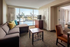 One-Bedroom King Suite with Harbour View room in Residence Inn Long Beach Downtown