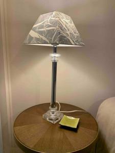 Studio en rez-de-jardin arboré avec accès piscine et clim