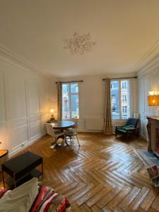 Studio Karhine's au coeur d' Honfleur - 4hvězdičkové hotely ve městě Honfleur