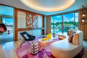 Marvelous Suite, 1 Bedroom Suite, 1 King, Balcony