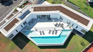 Modern and luxurious villa with swimming pool in Zmijavci