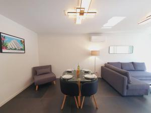 Appartements T2 moderne classe 3 etoiles CLIM WIFI Centre ville - Antinea - ROSSIconciergerie : photos des chambres