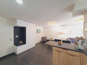 Appartements T2 moderne classe 3 etoiles CLIM WIFI Centre ville - Antinea - ROSSIconciergerie : photos des chambres