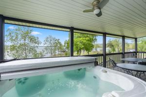 Red Bud Cove Lakefront Farm House on Table Rock Lake