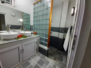 Cosy Villa in Pointe aux Piments with Shared Pool.