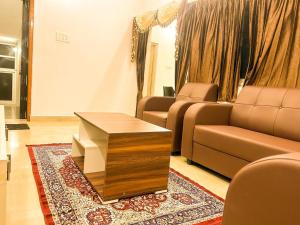 Aishwaryam Hotels & service Apartment