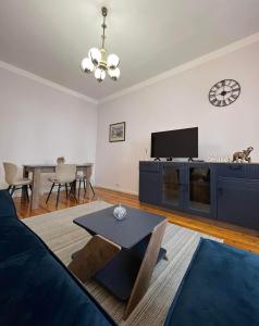 CityPulse Apt in Ideal Center w Working Space