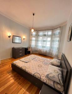 CityPulse Apt in Ideal Center w Working Space