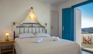 Triple Room with Sea View room in Horizon Hotel