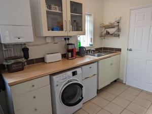 Bristol self-catering studio+kitchen+parking