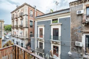 GuestHost - Casa Giuffri - Castello Ursino Flat with Balcony
