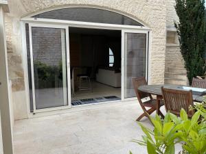 LOGIS DU FAUBOURG petite maison de charme, tranquille, calme et lumineuse