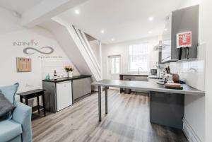 Liverpool Harrow Road Sleeps 6- Infinity Apartment