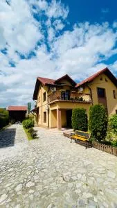 LETO House - Scoarţa