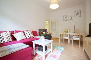 Wohfühlen Garantiert Große Wohnung mit zwei Schlafzimmern und Terrasse