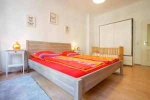 Wohfühlen Garantiert Große Wohnung mit zwei Schlafzimmern und Terrasse