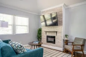 NEW Spacious Decatur Oasis w Fire Pit, Mins to ATL - Leslie Estates