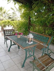 Naturstein-Mediterranhaus mit Gartenblick