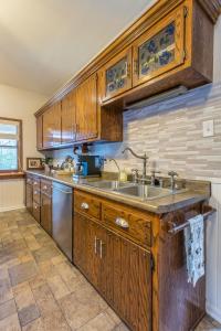 Cottage in the City - Historic Charm, Modern Touch