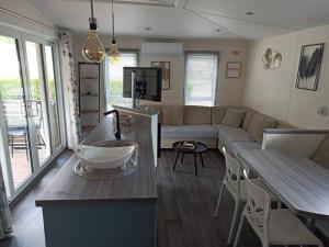 Maisons de vacances Mobil-home FO 88 a VIAS : photos des chambres