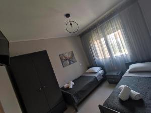 A & F Apartments - Aris house