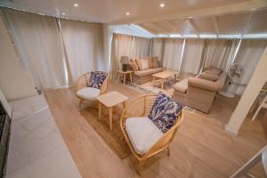 CASA MARIA - BEACHFRONT COTTAGE ON THE SAND