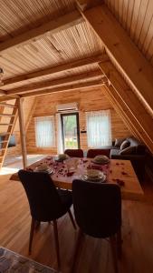 BADEM AĞACI BUGALOWLARI