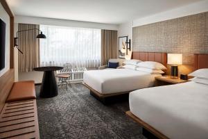 Guest room, 2 Double room in Sheraton Reston