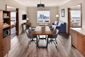 Four Points by Sheraton Calgary Airport