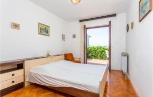 Beautiful Apartment In Vantacici With Wifi And 2 Bedrooms