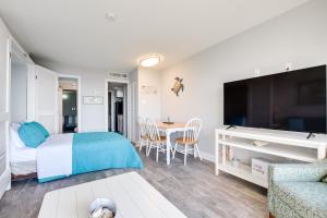 Myrtle Beach Condo with Ocean View and Pool Access!