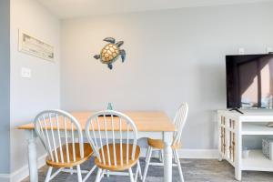 Myrtle Beach Condo with Ocean View and Pool Access!