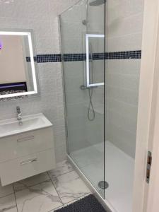 Appartements loue appartement 40 m2 Avec son patio jacuzzi : photos des chambres